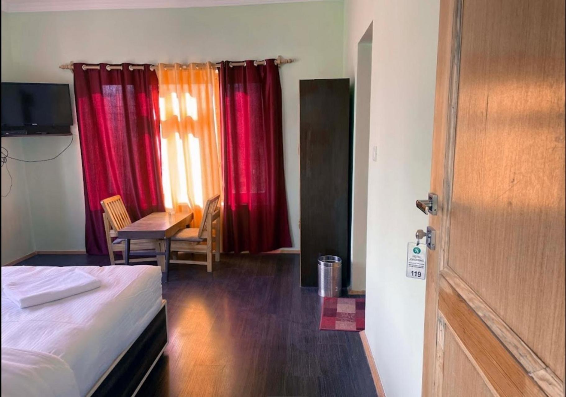 לה Tih Hotel Jorchung מראה חיצוני תמונה
